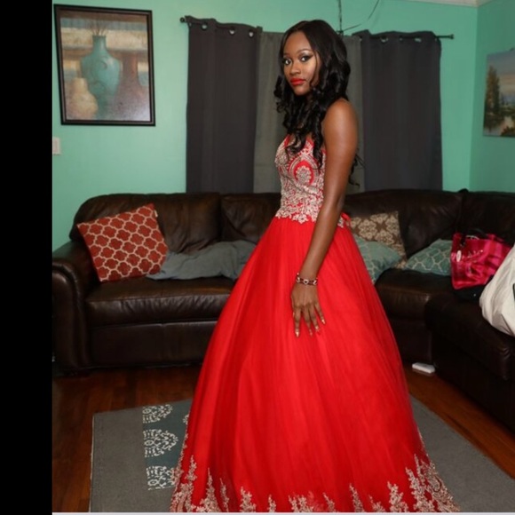 Dresses & Skirts - 💐Beautiful red ball gown